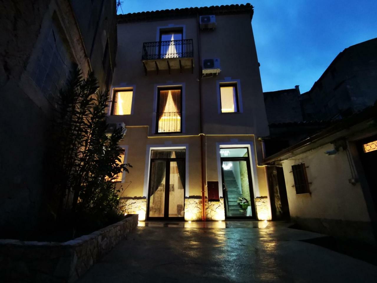 Suite Inn Centro Dimora Storica เอนนา ภายนอก รูปภาพ